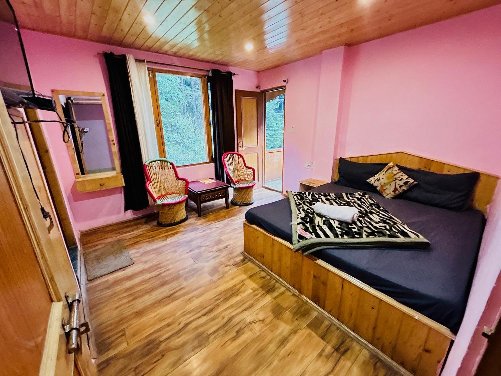 V Cottage - Manali (Himachal Pradesh) — Photos 1